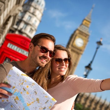 Casal viajando